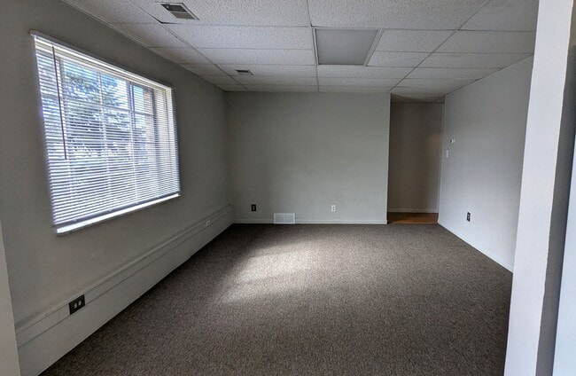 Building Photo - 123 W Colby St