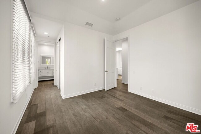 Building Photo - 16648 Cll Arbolada