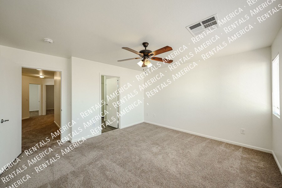 Building Photo - 8757 E Lomita Ave