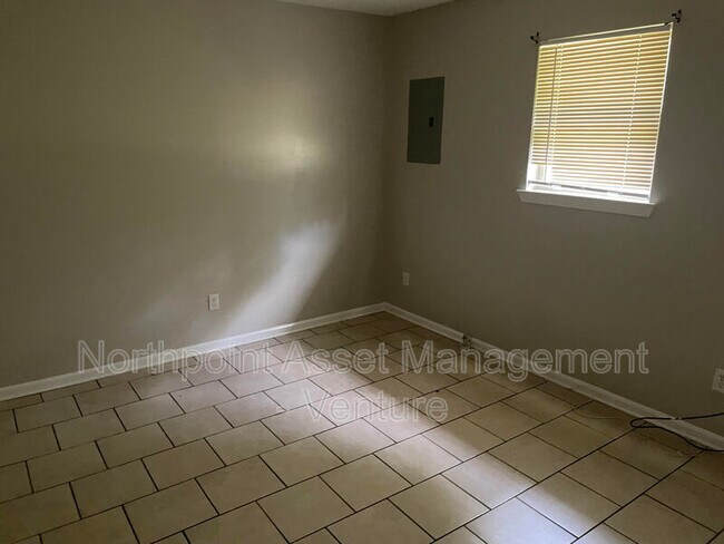 Building Photo - 1520 Andrew St