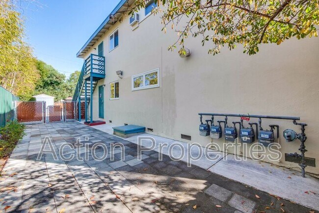 Building Photo - 2709 Alma St
