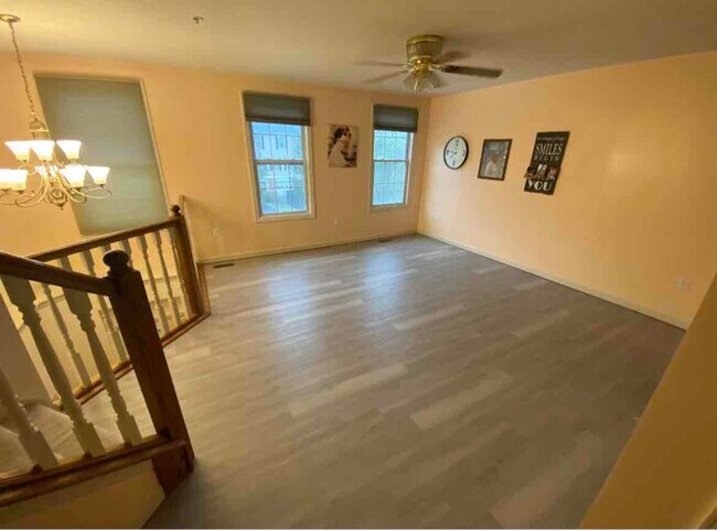 Building Photo - 225 Persimmon Lane
