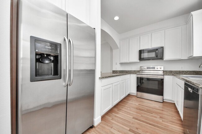 Building Photo - 3001 Murworth Dr