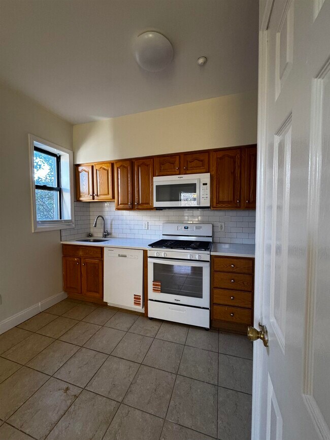 Building Photo - 65 Summit Ave