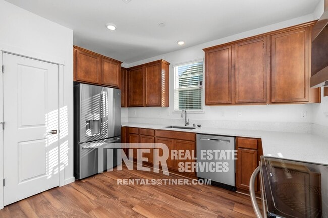 Building Photo - 220 Cinema St