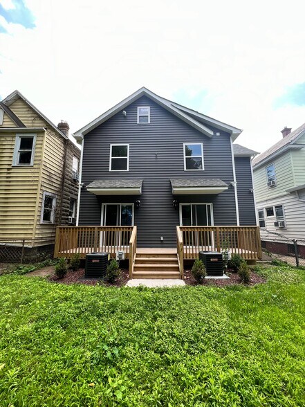 Building Photo - 75 Plum St