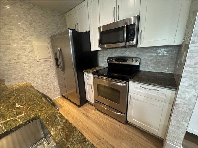 Building Photo - 1400 Gandy Blvd N