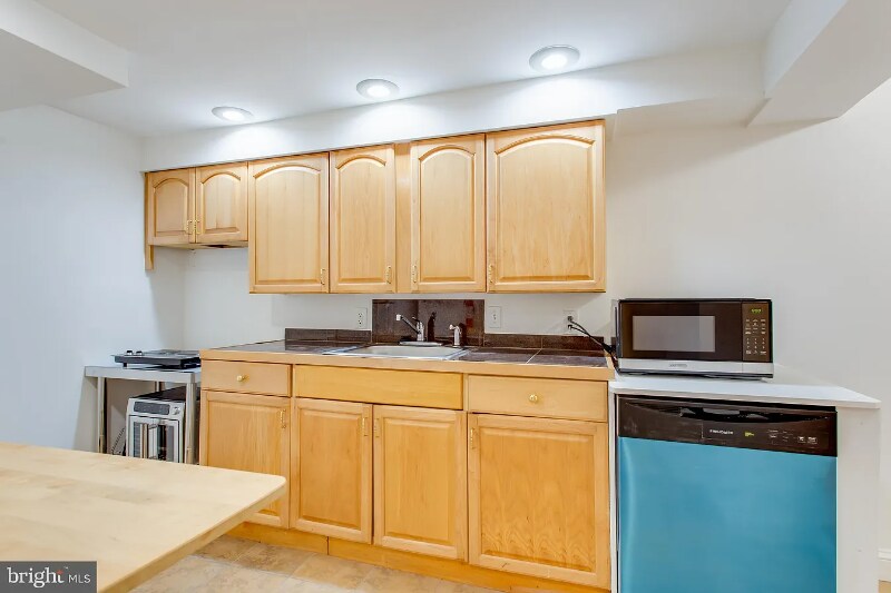 Building Photo - 301 Loureiro Ln