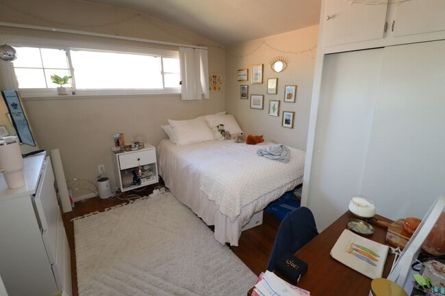 Building Photo - 1054 N Grand St