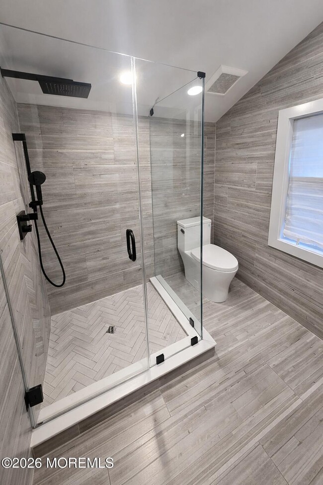 Building Photo - 486 W Lincoln Ave