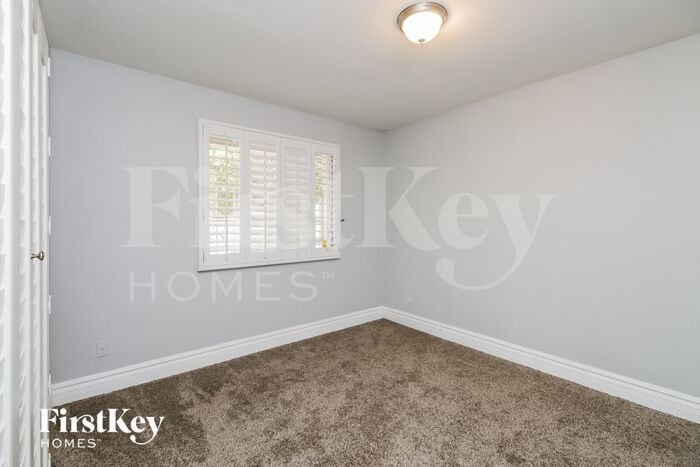 Building Photo - 2328 E Manhatton Dr