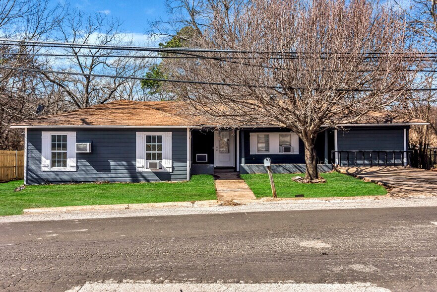 Building Photo - 397 Wills Point St