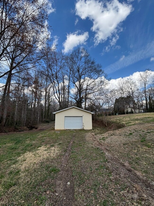 Building Photo - 414 Indian Trail