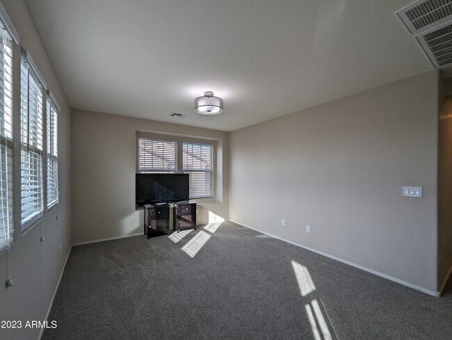 Building Photo - 1253 N 166th Ave