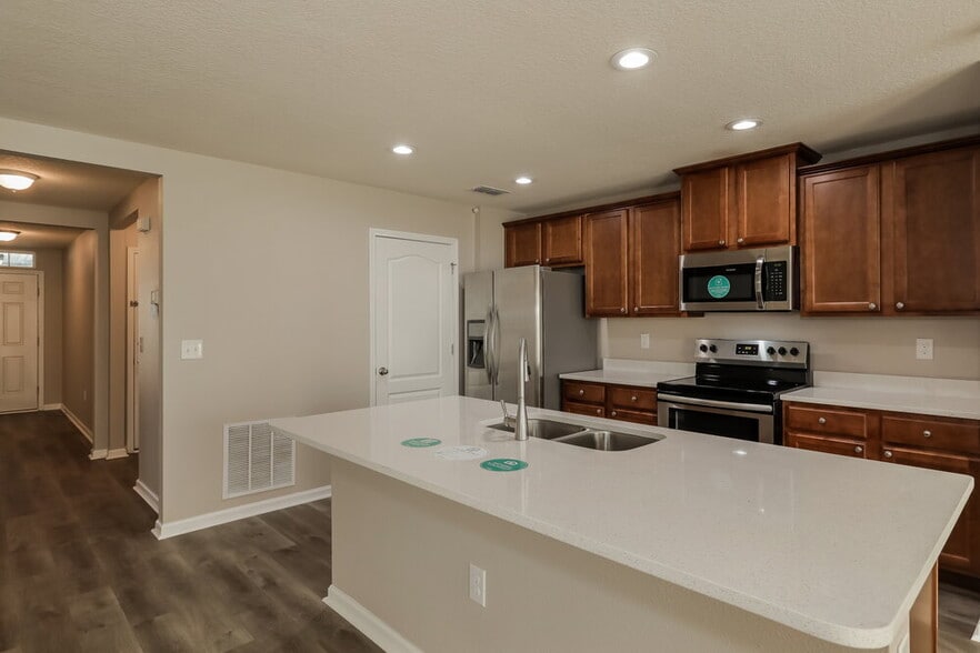 Building Photo - 3528 Martin Lakes Dr