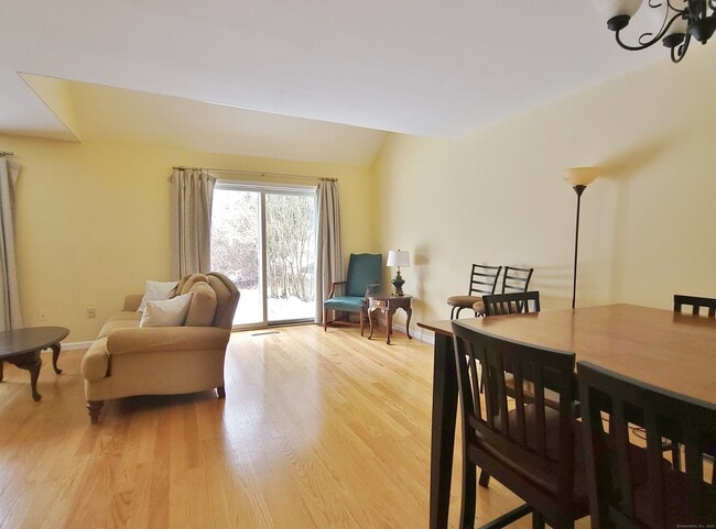 Building Photo - 141 Courtyard Ln