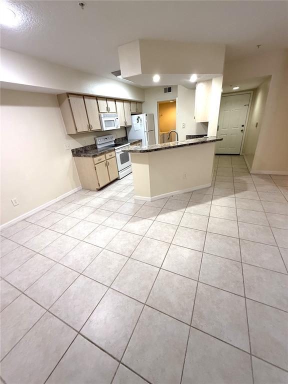 Building Photo - 814 Crest Pines Dr