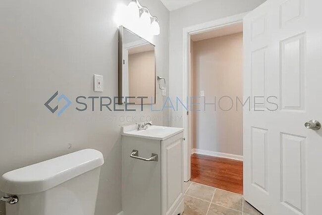 Building Photo - 3237 Beech Ave SW