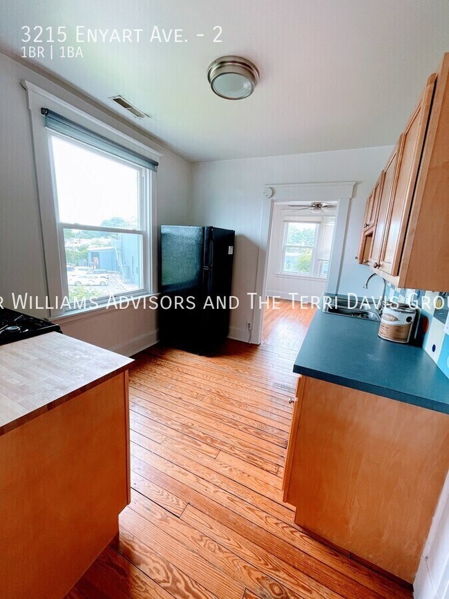 Building Photo - 3215 Enyart Ave