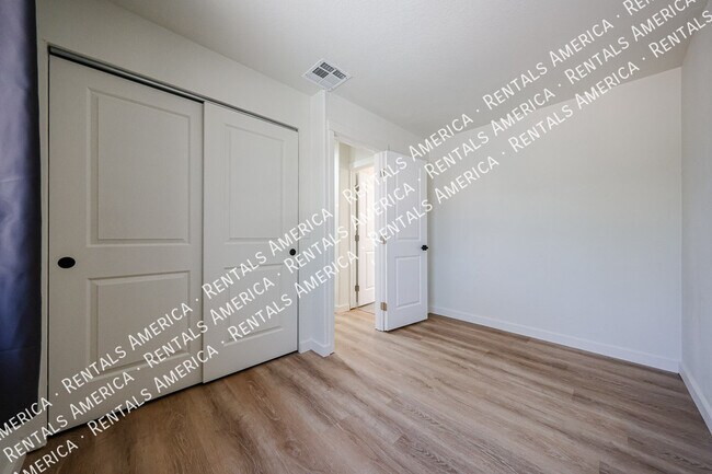 Building Photo - 3829 E Ironwood Dr