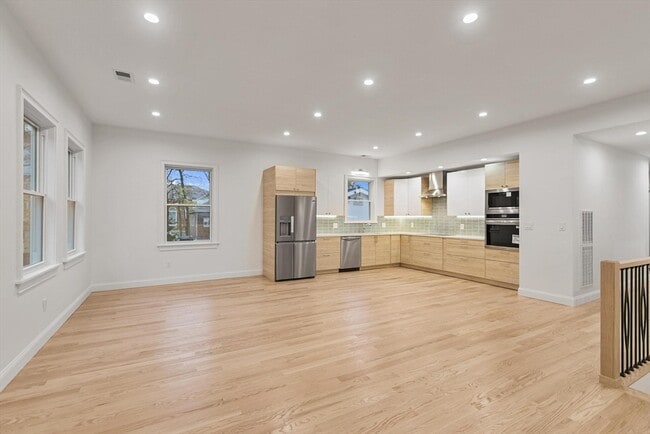 Building Photo - 14 Newell Rd