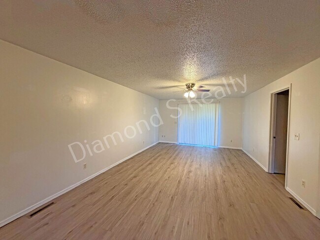 Building Photo - 2335 W Farm Rd 164