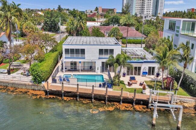 Building Photo - 1717 N Riverside Dr