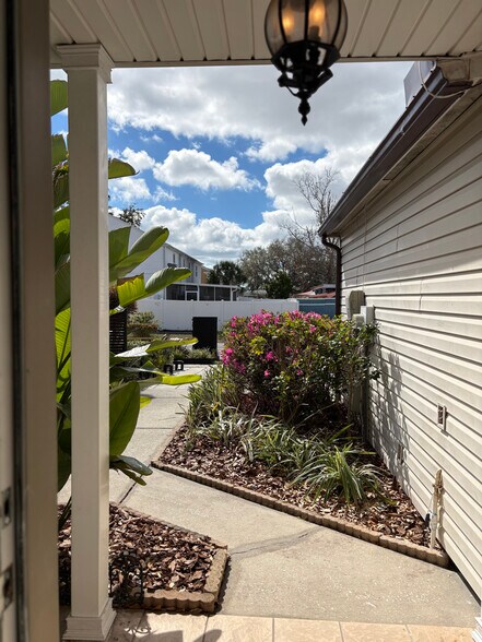 Building Photo - 6141 Oak Cluster Cir