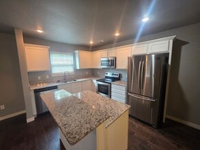 Building Photo - Nice 2 bedroom near I-49