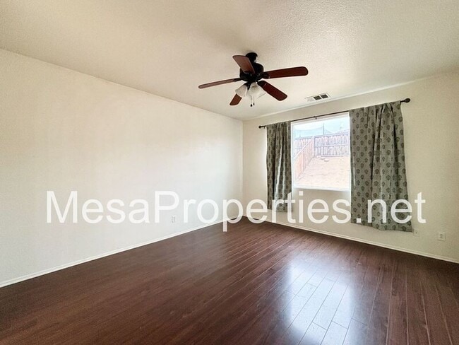 Building Photo - 12261 Luna Rd