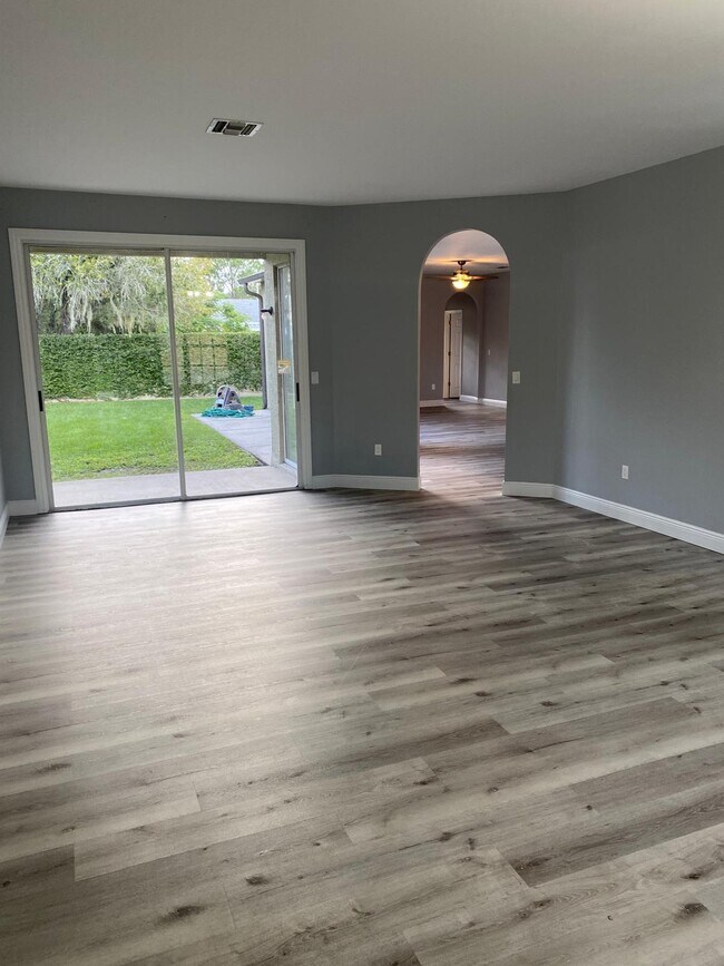 Building Photo - 1341 Flaxwood Ave