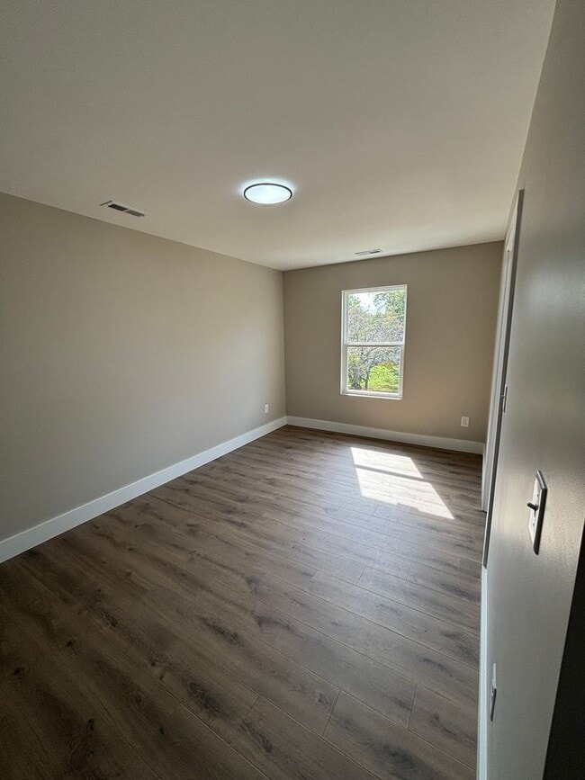 Building Photo - 3131 Linden Ave