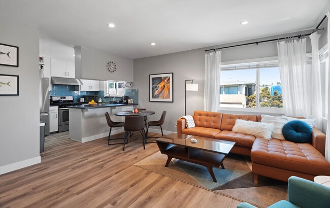 Building Photo - 617 Loma Dr