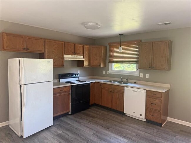 Primary Photo - 108 Valley Brook Rd