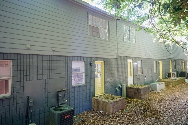 Building Photo - 207 Johnson St