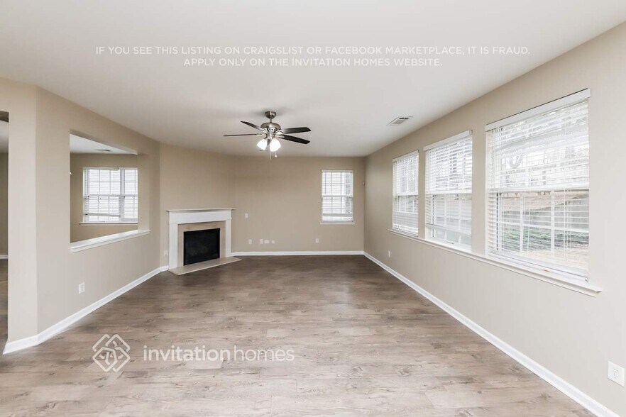 Building Photo - 2230 Valley Creek Dr