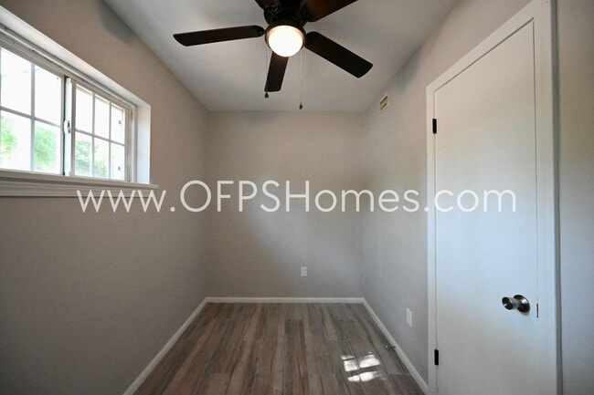 Building Photo - 131 Adkinson Dr