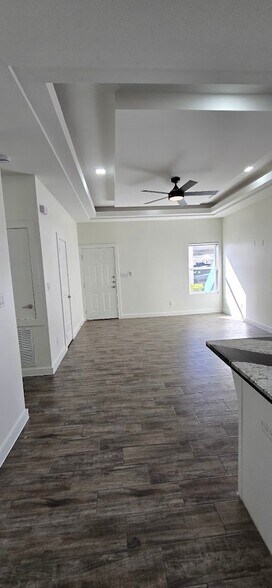 Building Photo - 1417 E Hibiscus Ave
