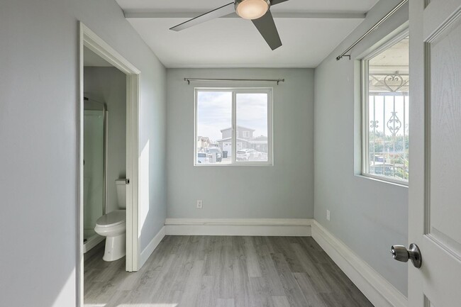 Building Photo - 3772 Clavelita St