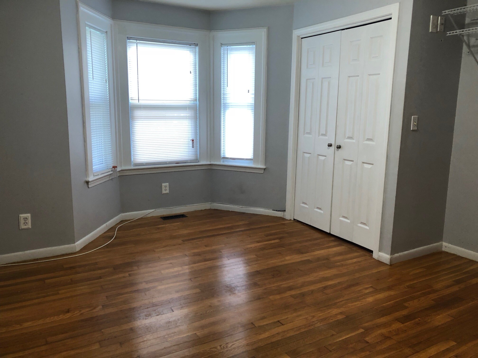 Building Photo - 27 Pleasant St