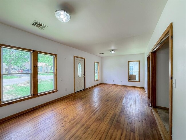 Building Photo - 1109 E Corona St