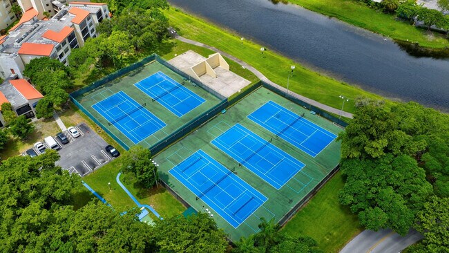 Building Photo - 2334 S Cypress Bend Dr