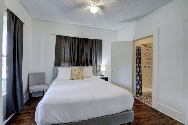 Building Photo - Fully Furnished in Owen Park!