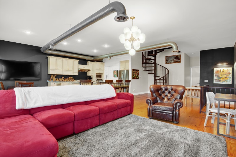 Building Photo - 210 E Waldburg St