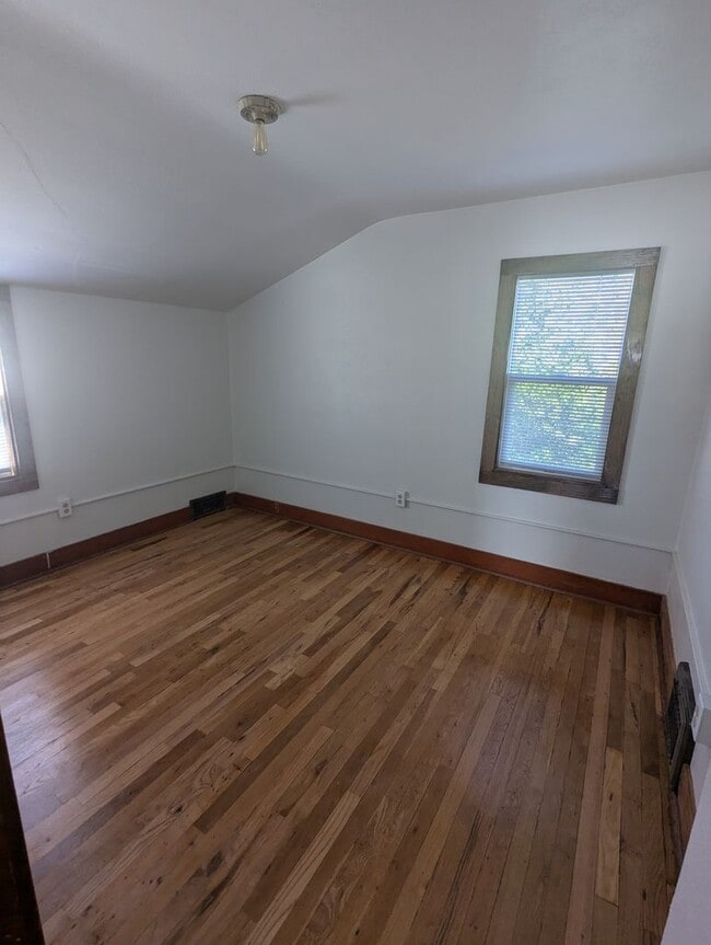 Building Photo - Block 4 Quincy Duplex