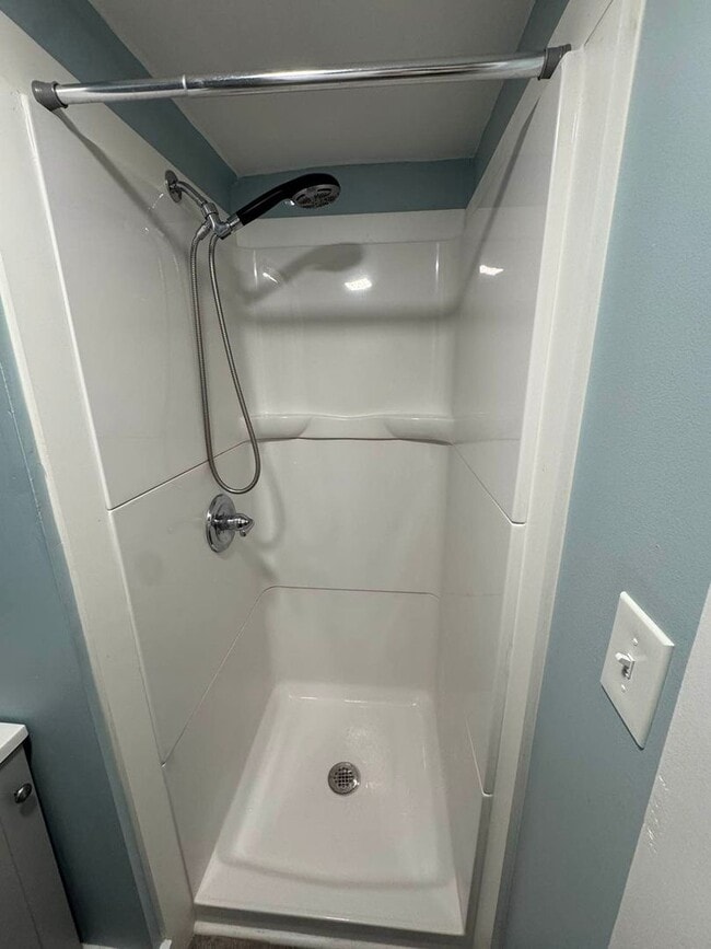 Building Photo - Charming 1-Bedroom Apartment in Russell, MA