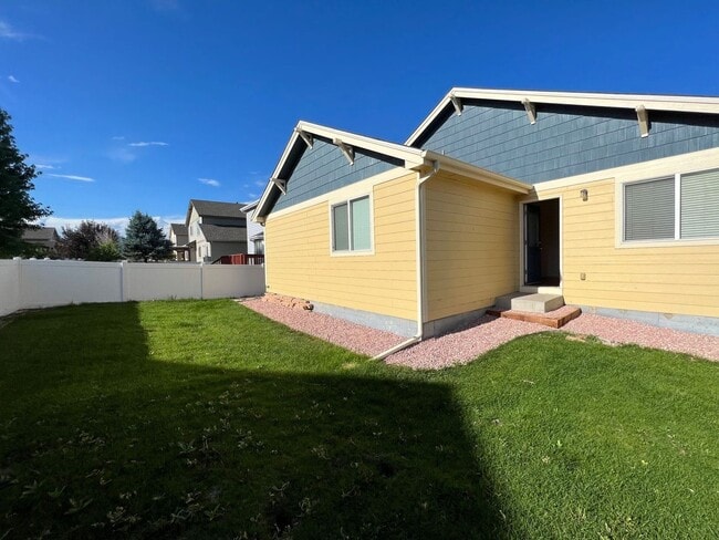 Building Photo - Wonderful Home in Evans