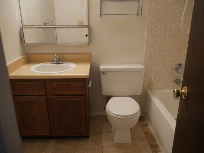 Building Photo - 2524 Garden Way