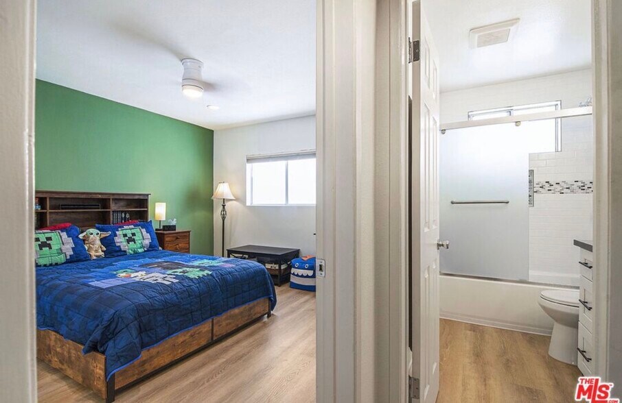 Building Photo - 4358 Mammoth Ave