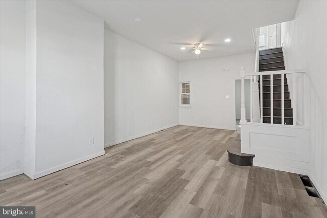 Building Photo - 2350 N Opal St